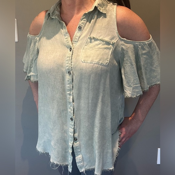 Cold shoulder distressed long button down by Umgee USA - Picture 2 of 8